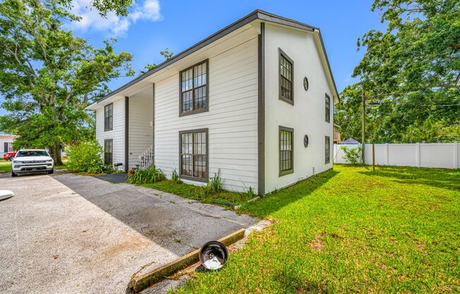 2 beds, 1 bath, 845 sqft, $1,695, Unit 7200-C