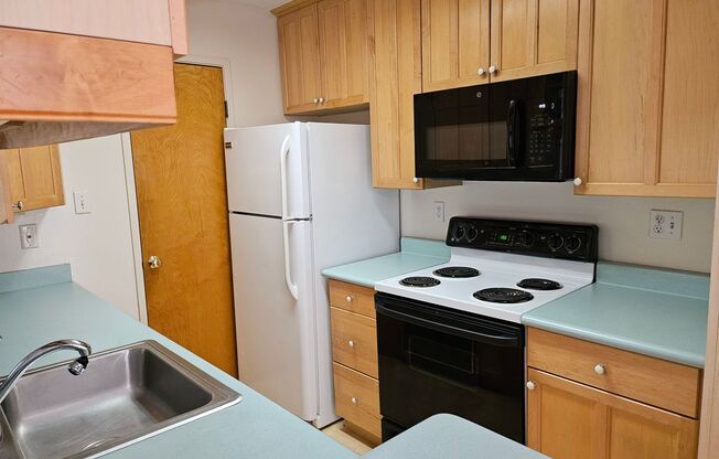 1 bed, 1 bath, $2,300, Unit UNIT H