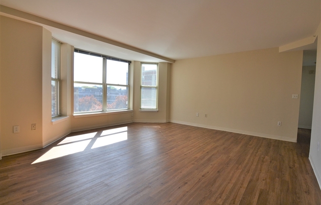 3 beds, 2.5 baths, 1,293 sqft, $6,150, Unit 519