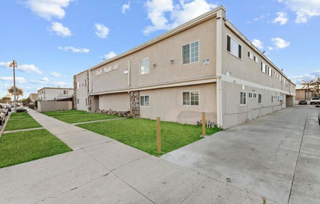 Renovate 3 Bed/1 Bath |904 Sq ft| Turnkey & Move-In  Ready