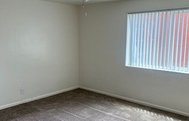 2 beds, 1 bath, $1,095, Unit 21