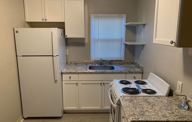 RENOVATED 2 BED 1  BATH DUPLEX MINUTES FROM DOWNTOWN ST PETERSBURG!