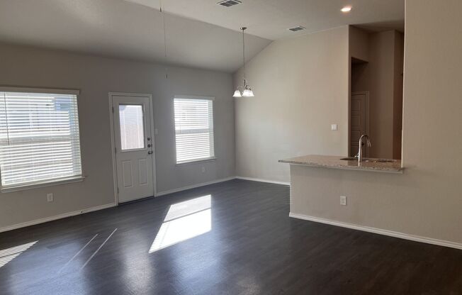 3 beds, 2 baths, $1,395, Unit 609 Grayson Lane