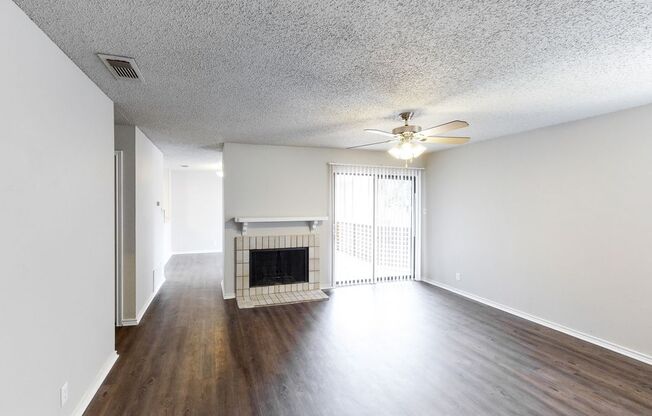 1 bed, 1 bath, 825 sqft, $834