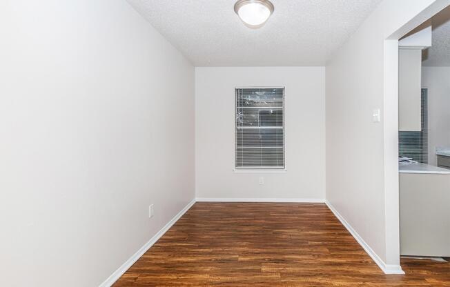 3 beds, 1.5 baths, 1,125 sqft, $1,495
