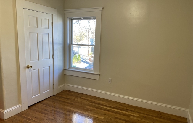 2 beds, 1 bath, 700 sqft, $2,500, Unit 18