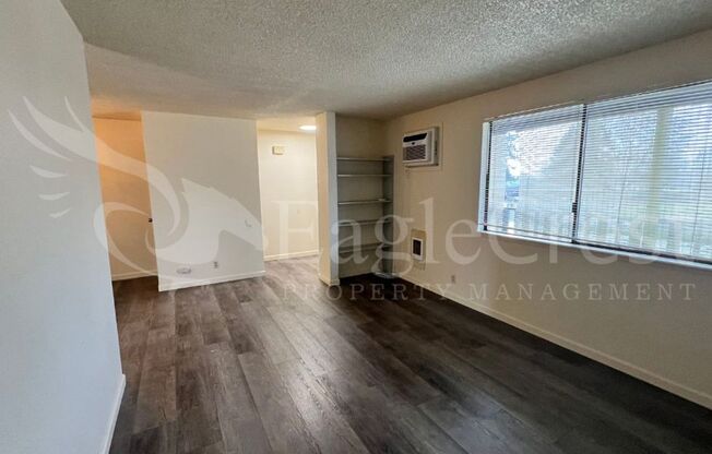 2 beds, 1 bath, $1,050, Unit 1027H