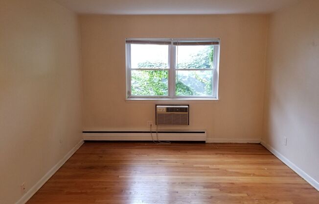 1579 Farwell