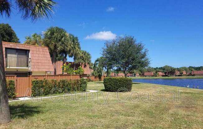 623 BUTTONWOOD LN