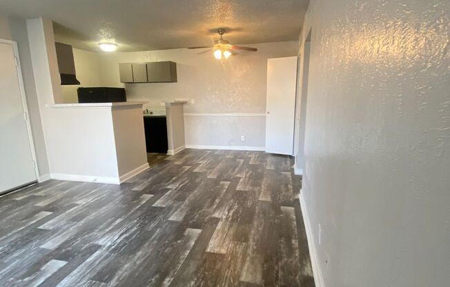 2 beds, 1 bath, 900 sqft, $1,051, Unit 16E
