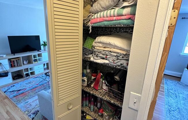 1 bed, 1 bath, $2,025, Unit 555