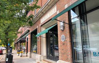 947-959 Wealthy SE
