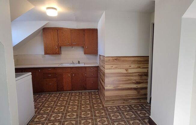 1 bed, 1 bath, $985, Unit 521 1/2 Franklin