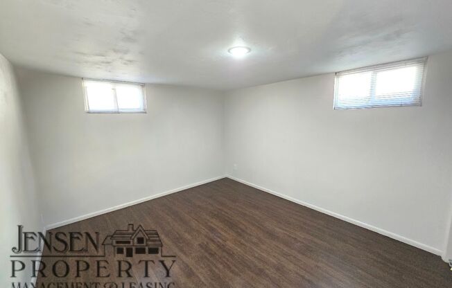 2 beds, 1 bath, $1,400, Unit # DOWNSTAIRS