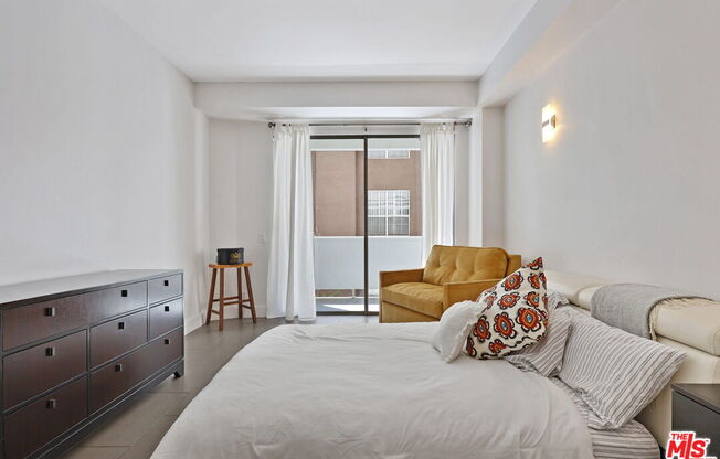 2 beds, 2 baths, 1,009 sqft, $3,500, Unit 414