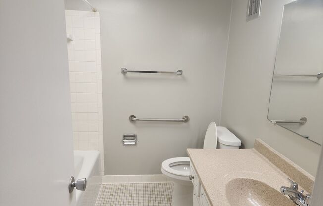 1 bed, 1 bath, 832 sqft, $1,120, Unit WG2-607