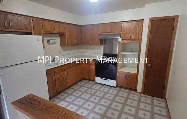 6600 N 77 ST