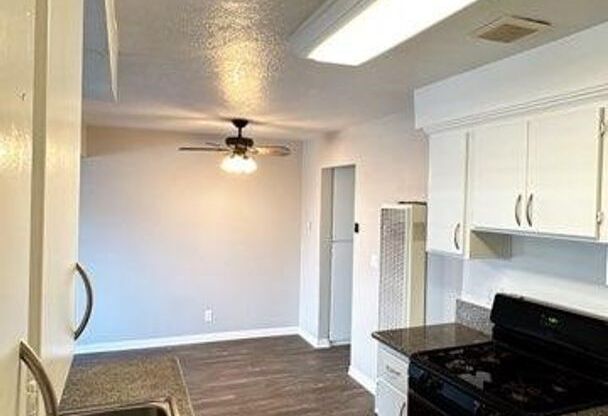 1 bed, 1 bath, 700 sqft, $1,985, Unit 312-13 upper unit