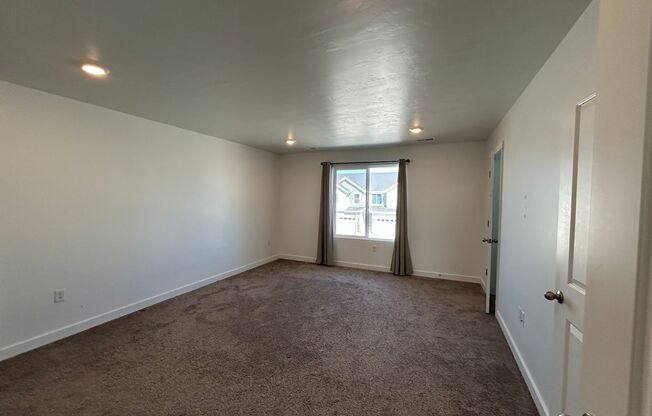 3 Bedroom 2.5 Bathroom Townhouse in Eagle Mountain!