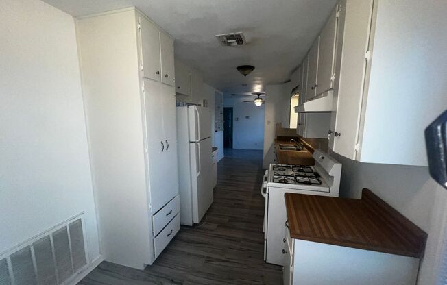 3/2/2 home on a quiet street. Centrally located to restaurants, and shopping.