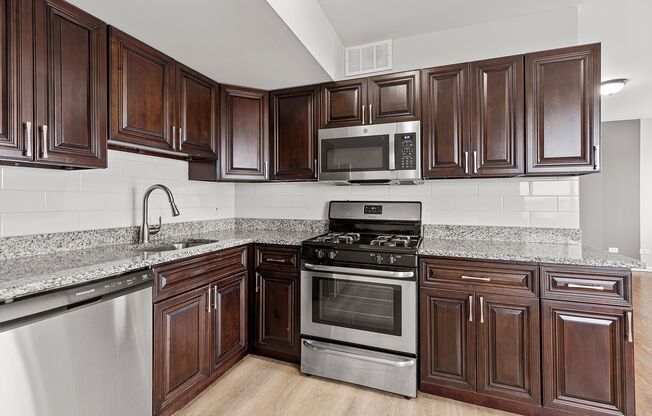 2 beds, 2 baths, 900 sqft, $2,550, Unit 512