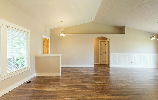 Beautiful 3 bed 2 bath Meridian home in the Lochsa Falls Sub just off Chinden and Linder.