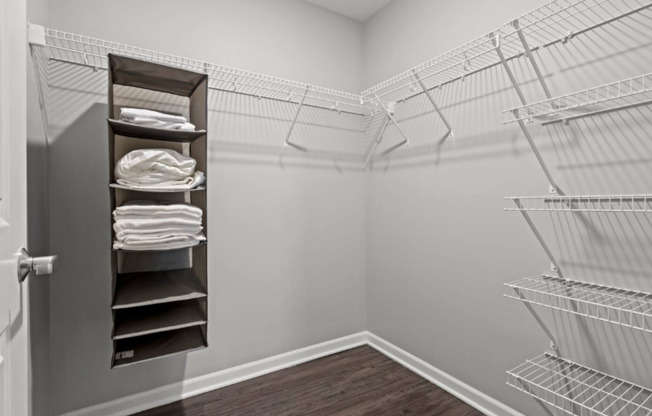 2 beds, 2 baths, 986 sqft, $1,560