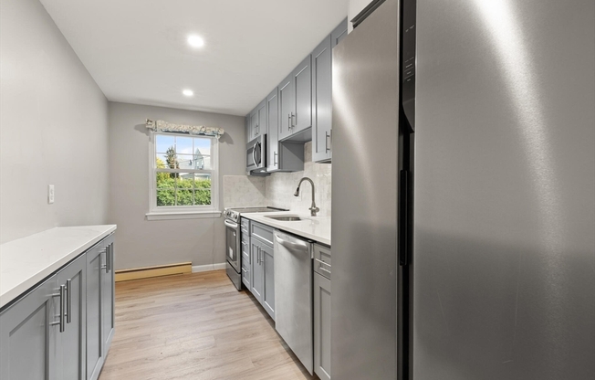 11 COLONIAL VLG DR
