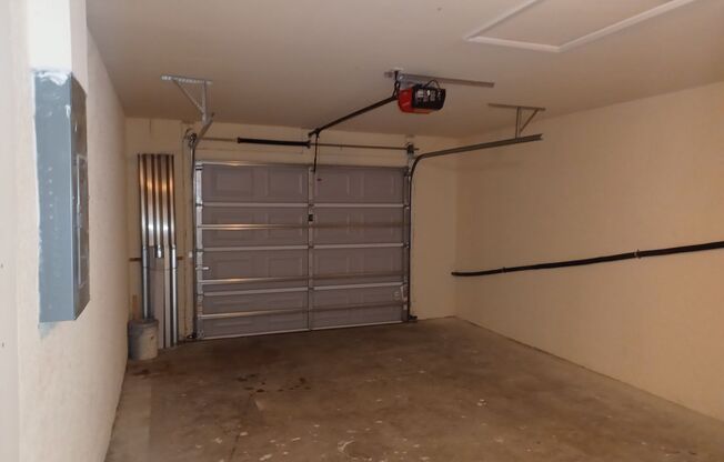 3 beds, 2 baths, $1,645, Unit 1104 NE 8th Pl