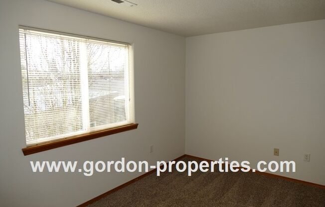 3 beds, 2.5 baths, $1,950, Unit 8032