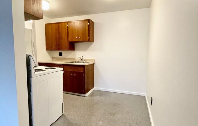 Studio, 1 bath, 464 sqft, $1,350, Unit 105