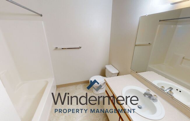 2 beds, 1 bath, 782 sqft, $1,095, Unit 16