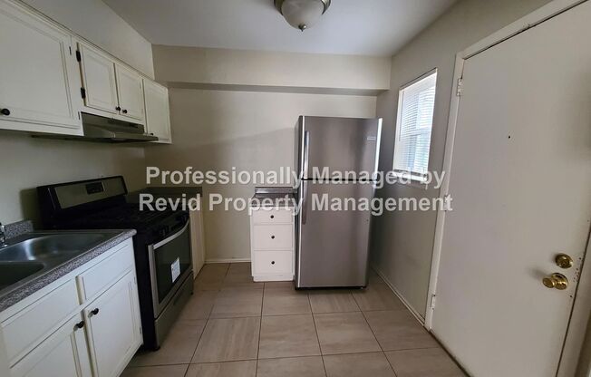 2 beds, 1 bath, $750, Unit 1280 #03