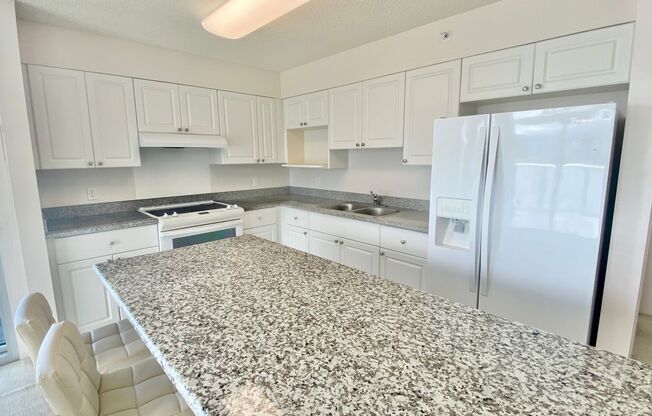 Available NOW Spacious 2 BED, 2 BATH, w/2 PARKING in HONOLULU