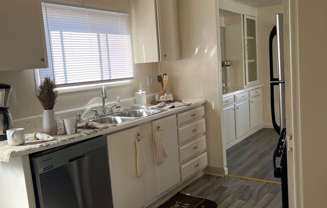 2 beds, 2 baths, 800 sqft, $3,350, Unit 112