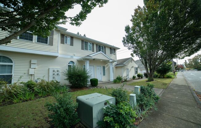 Luxury Unit in Prime Location!