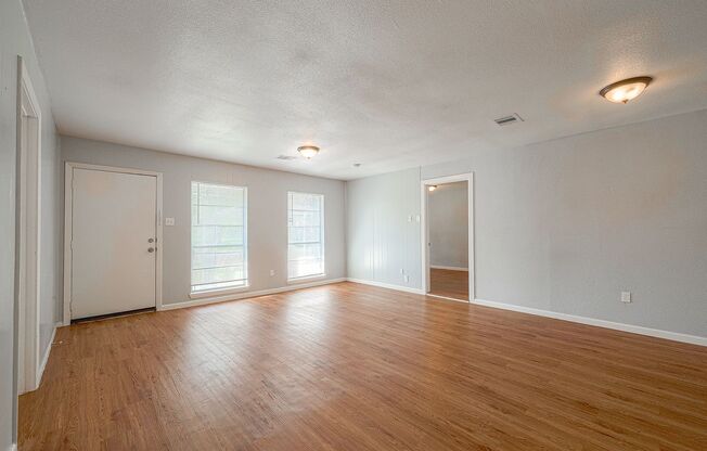 Affordable spacious 4bed/2bath single-family house!