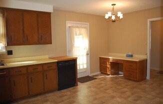 3 beds, 1 bath, $1,325