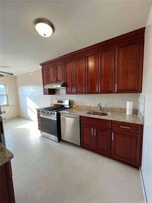 2 beds, 1 bath, $2,800, Unit 3