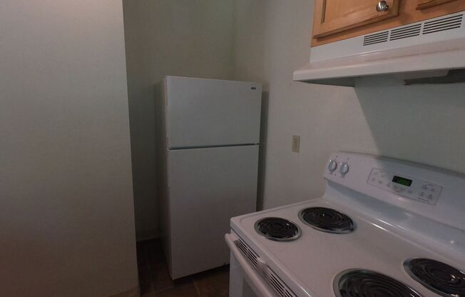 3 beds, 1 bath, $3,750, Unit C