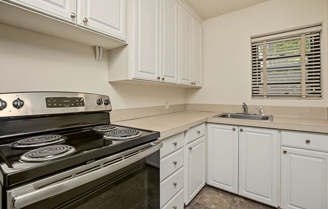 2 beds, 1 bath, 792 sqft, $1,895, Unit A212