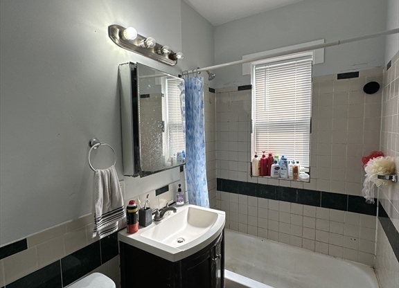4 beds, 1.5 baths, 1,300 sqft, $3,900, Unit 10