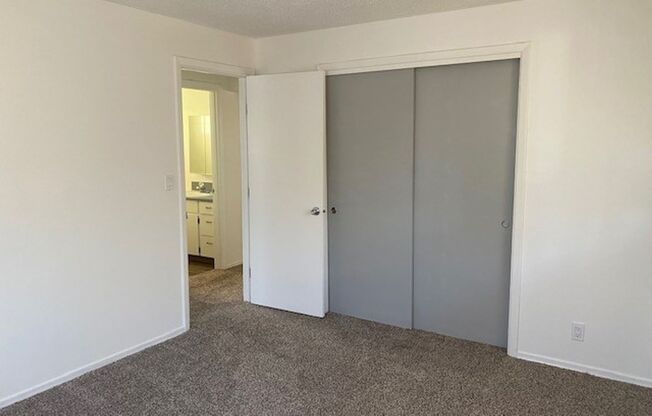 2 beds, 1 bath, 912 sqft, $1,295, Unit 2