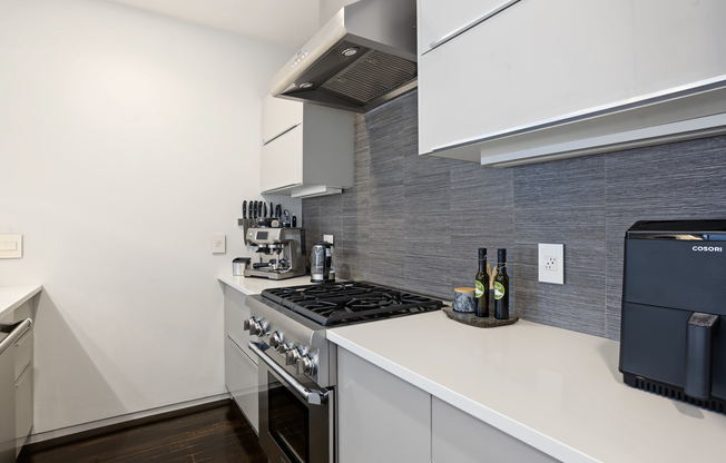687 E 2 ST