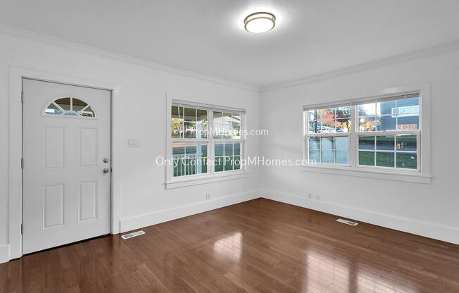 Historic Charm Meets Modern Comfort in Oregon City Rental Gem!