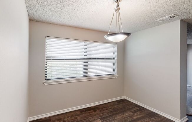 1 bed, 1 bath, 950 sqft, $919