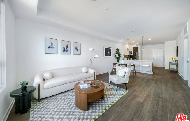 Studio, 1 bath, 655 sqft, $2,480, Unit 727