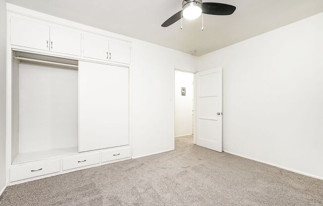 2 beds, 1 bath, $2,450, Unit D