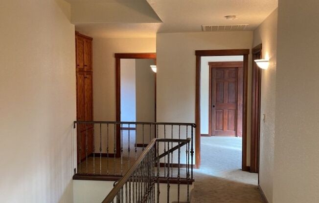 3 beds, 2.5 baths, $3,700, Unit 301