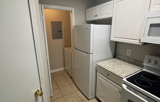 2 beds, 2 baths, $1,400, Unit Unit 2